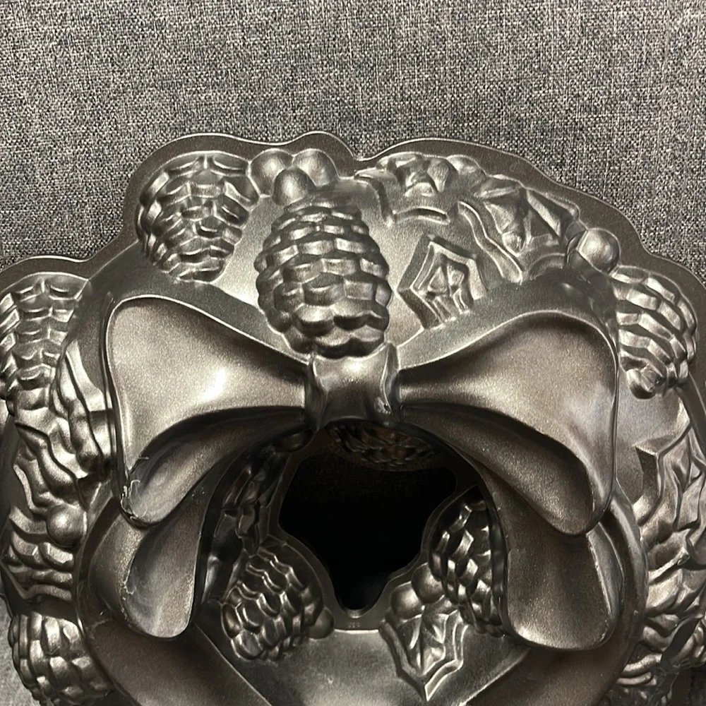 Nordic Ware Christmas Holiday Wreath Pan
